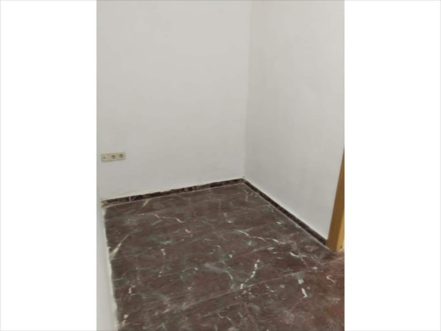 Erhverv til salg i Alzira - € 95.000 (Ref: 9505948)