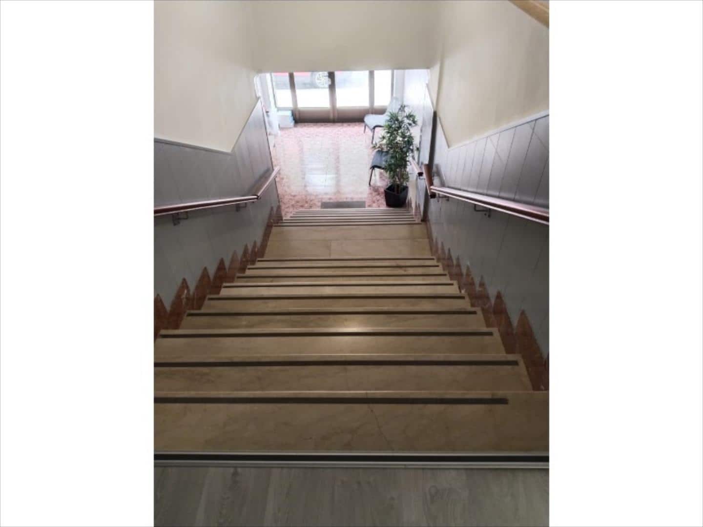 Office for sale in Alzira - € 155,000 (Ref: 9505950)