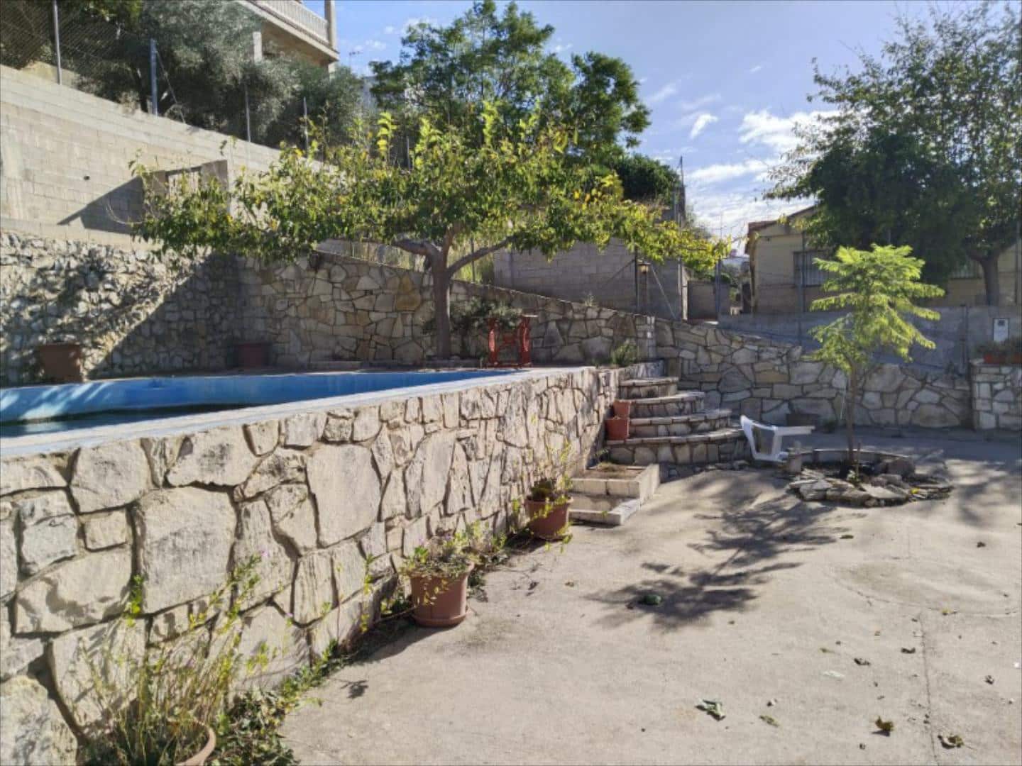 Chalet de 3 habitaciones en Alzira en venta con piscina - 225.000 € (Ref: 9505952)