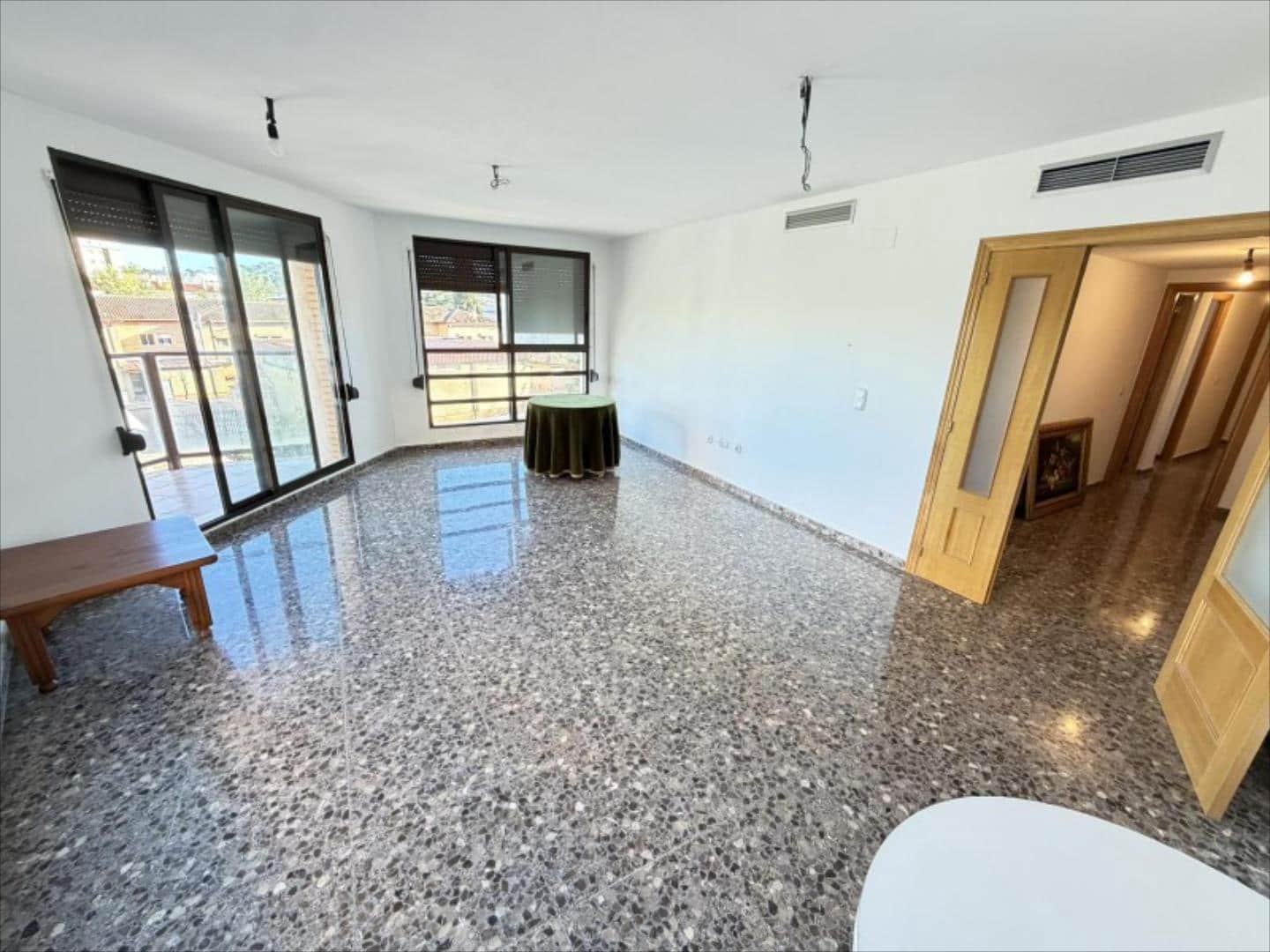 Piso de 3 habitaciones en Alzira en venta - 195.000 € (Ref: 9505954)
