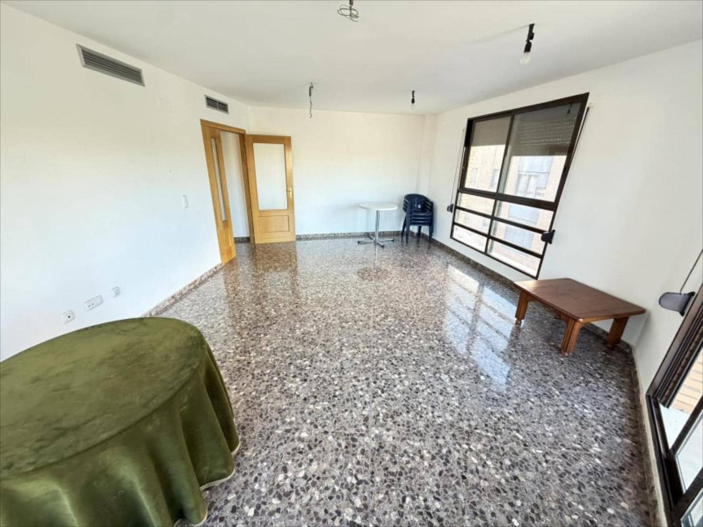 Piso de 3 habitaciones en Alzira en venta - 195.000 € (Ref: 9505954)
