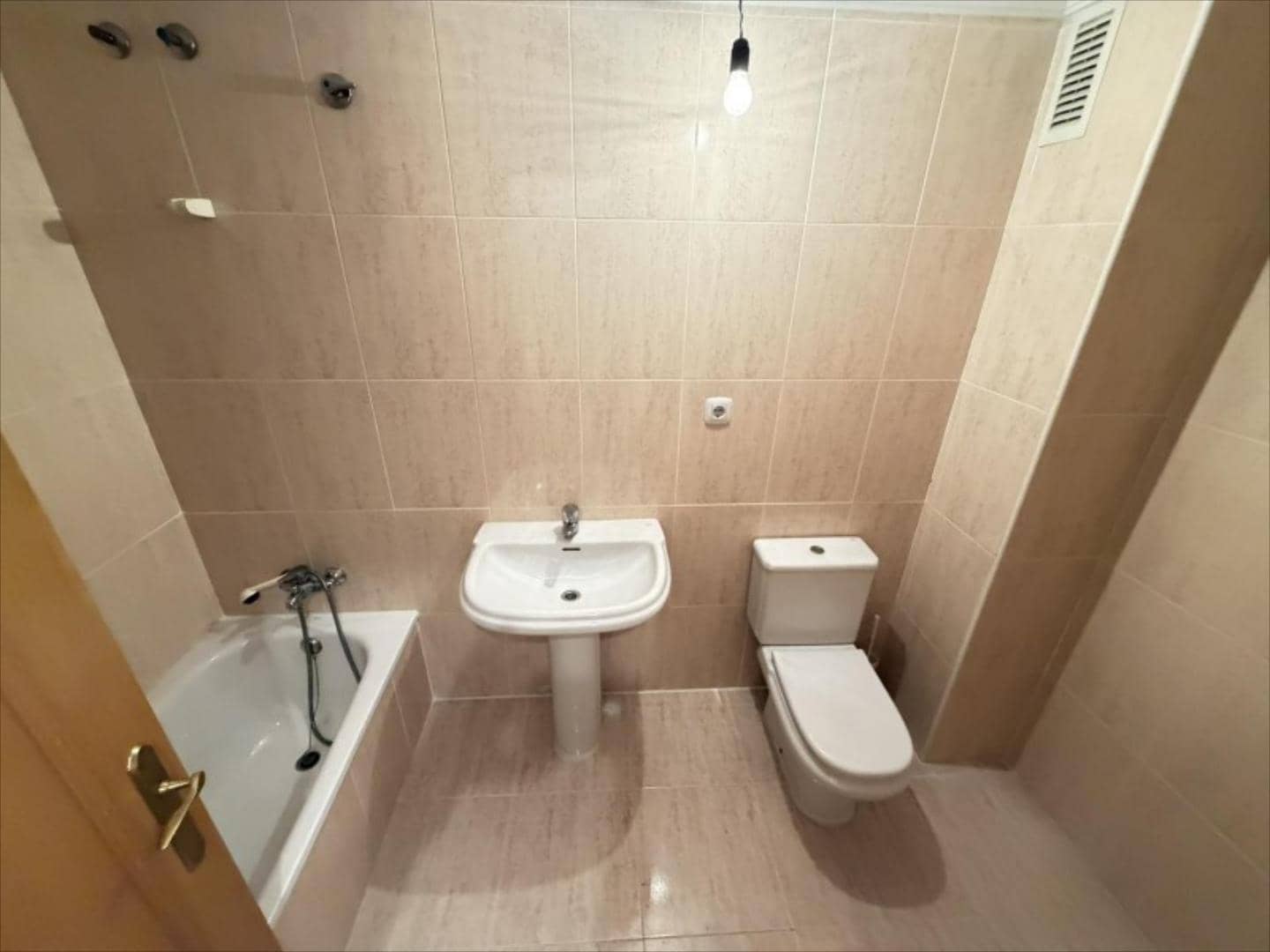 Piso de 3 habitaciones en Alzira en venta - 195.000 € (Ref: 9505954)