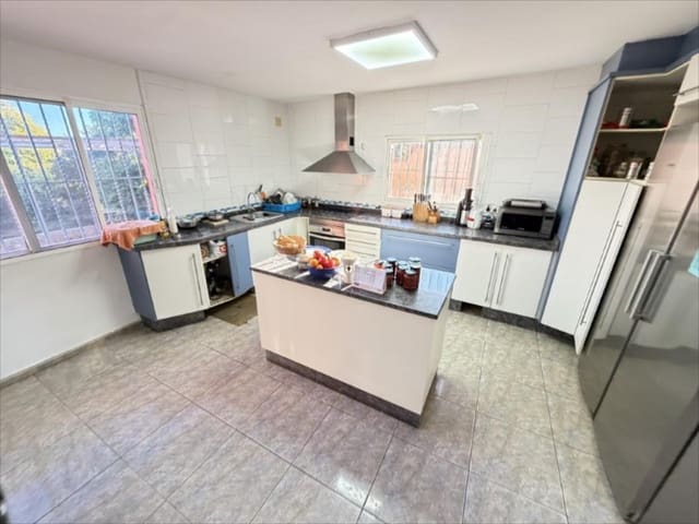 3 bedroom Villa for sale in Alzira with pool - € 235,000 (Ref: 9505955)