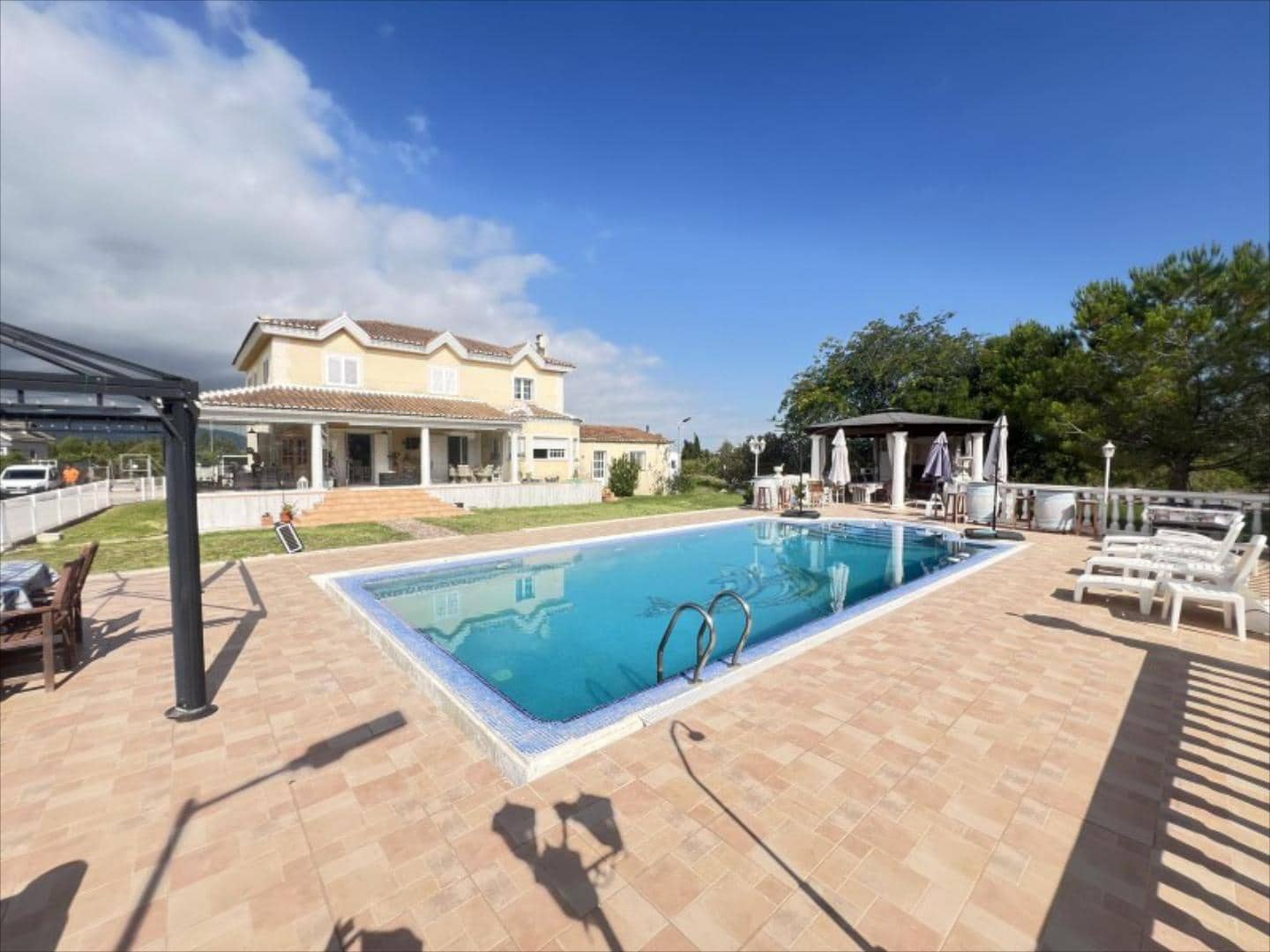 Chalet de 7 habitaciones en Cullera en venta con piscina - 1.350.000 € (Ref: 9505957)