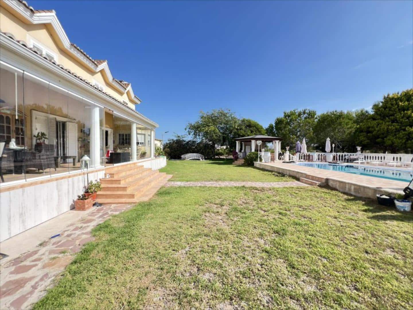 Chalet de 7 habitaciones en Cullera en venta con piscina - 1.350.000 € (Ref: 9505957)