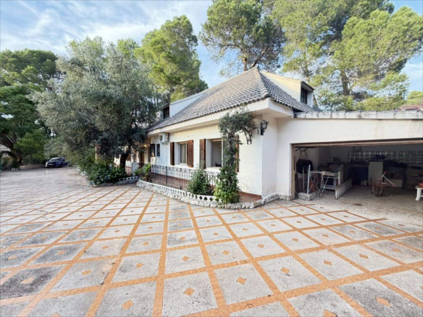 5 bedroom Villa for sale in Alzira - € 355,000 (Ref: 9505958)