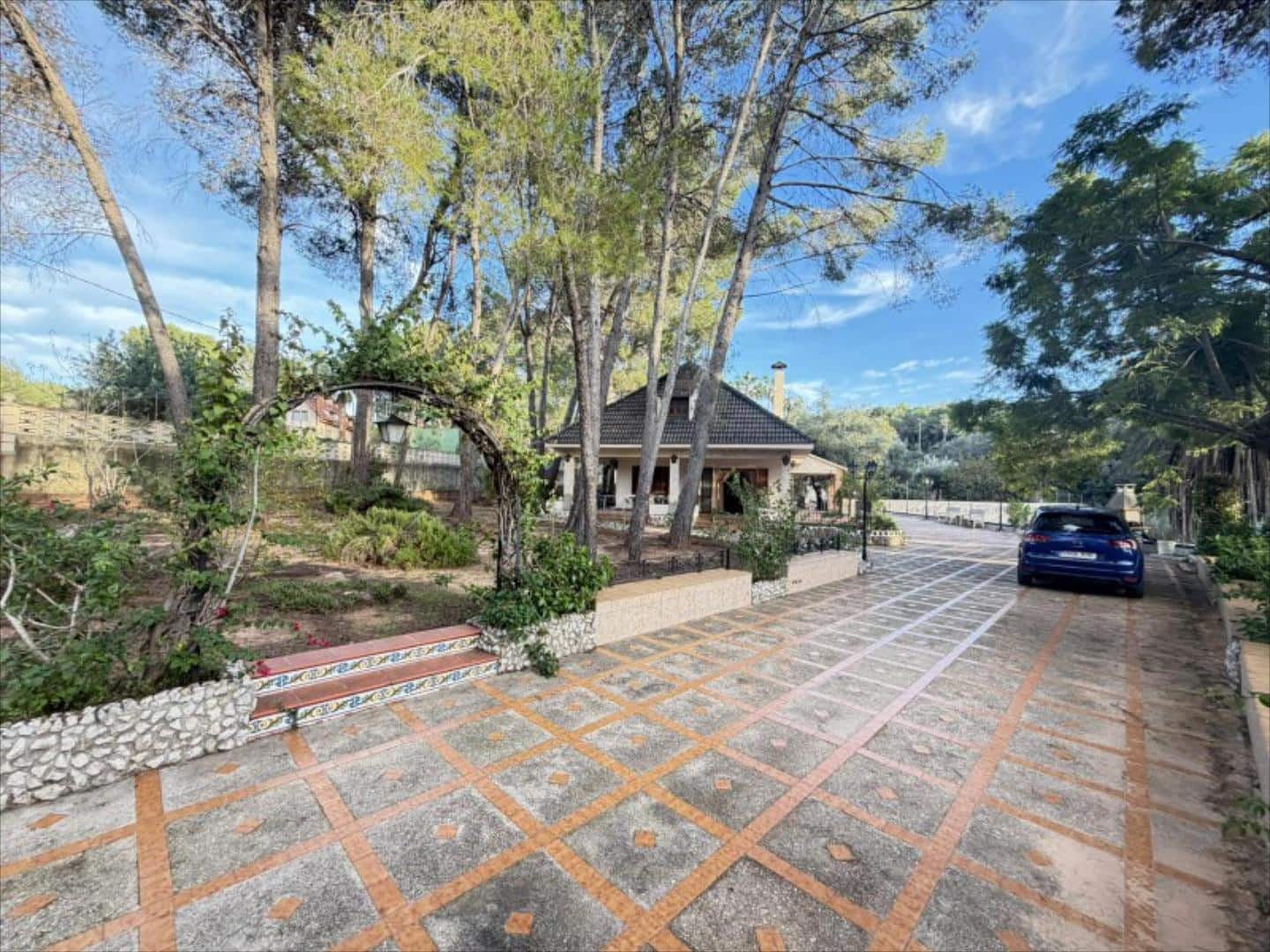 5 bedroom Villa for sale in Alzira - € 355,000 (Ref: 9505958)