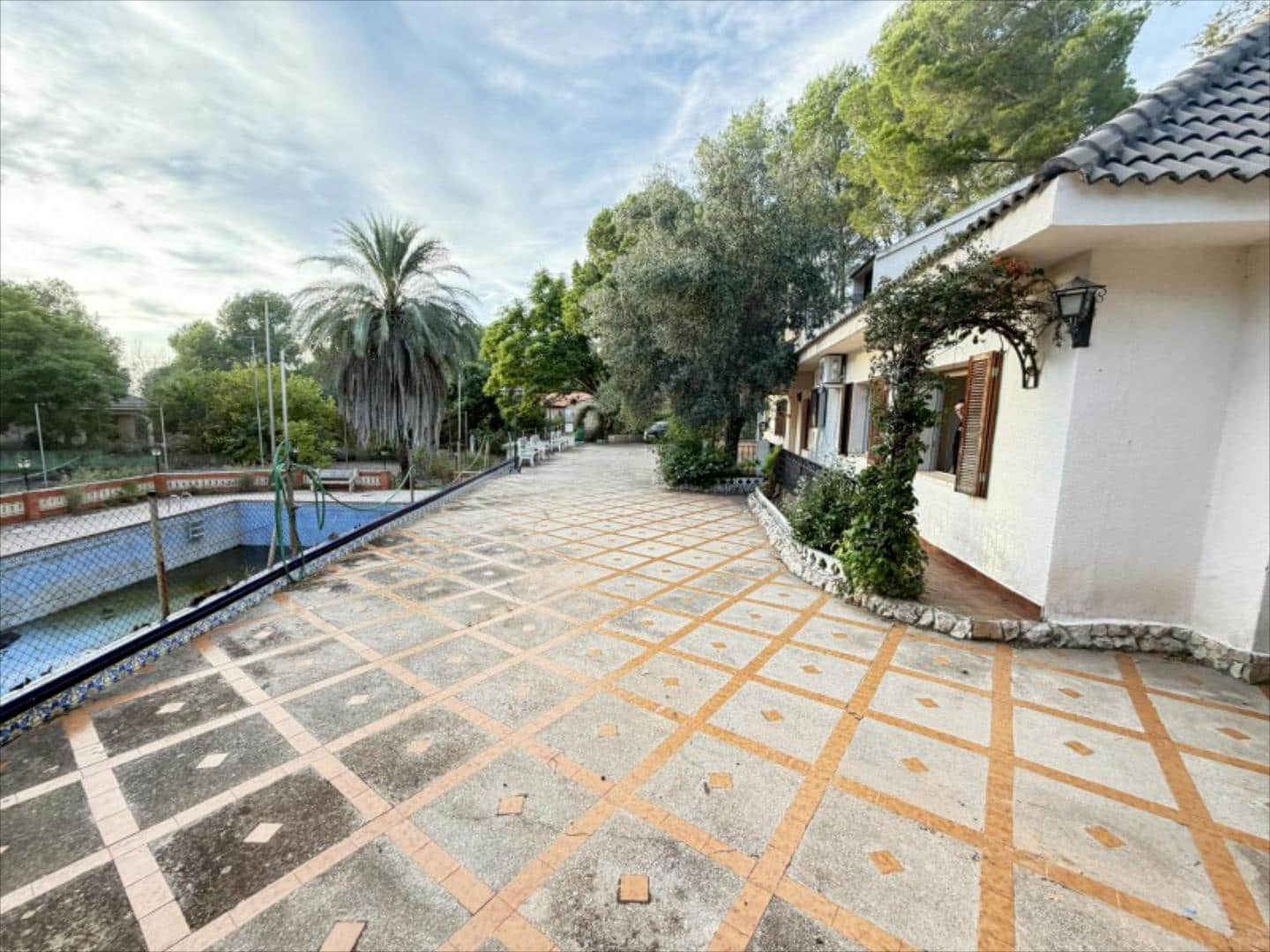 Chalet de 5 habitaciones en Alzira en venta - 335.000 € (Ref: 9505958)