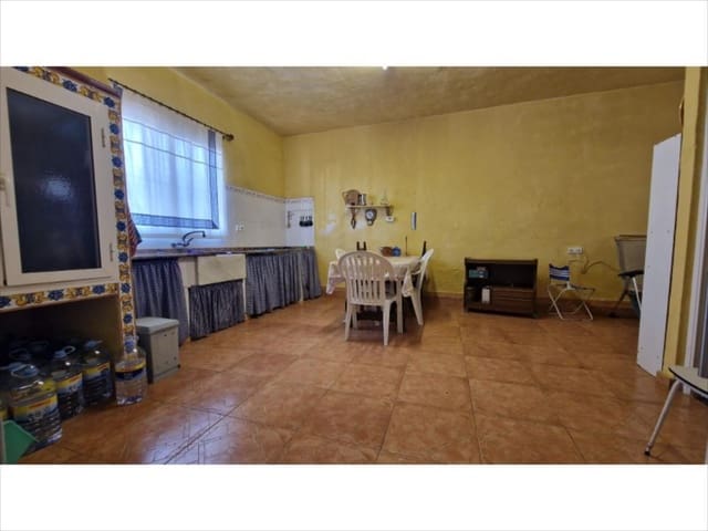 4 bedroom Villa for sale in Alberic - € 290,000 (Ref: 9505961)