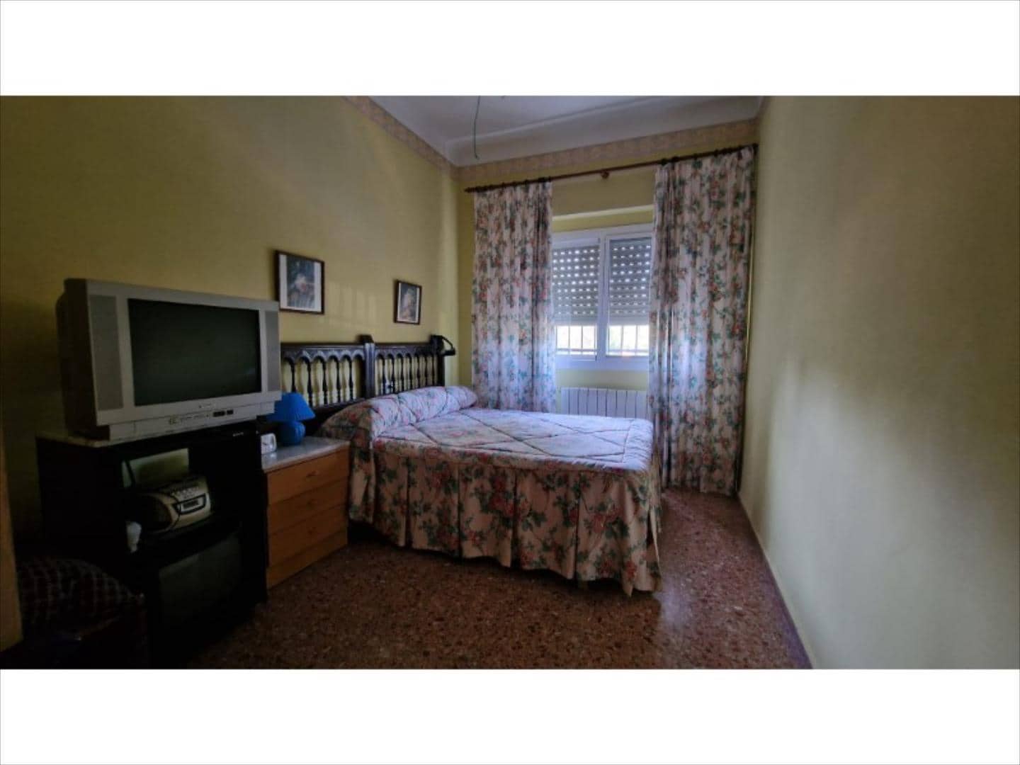 4 bedroom Villa for sale in Alberic - € 290,000 (Ref: 9505961)