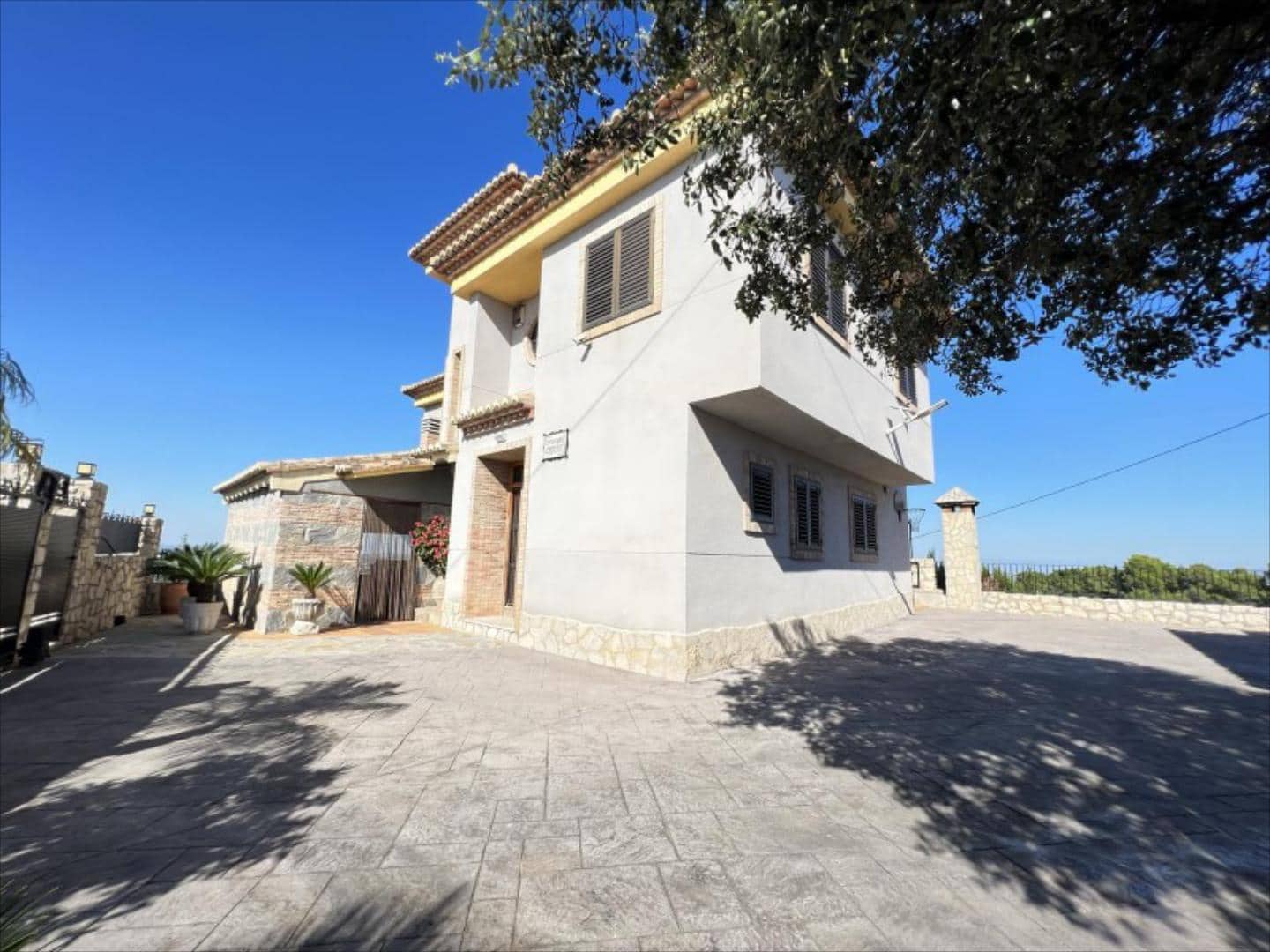 4 bedroom Villa for sale in Alzira with pool - € 370,000 (Ref: 9505962)
