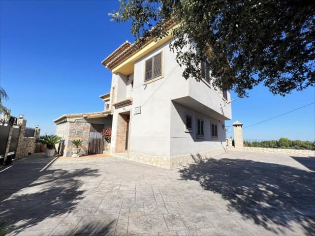 4 bedroom Villa for sale in Alzira with pool - € 370,000 (Ref: 9505962)