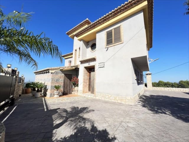 4 bedroom Villa for sale in Alzira with pool - € 370,000 (Ref: 9505962)