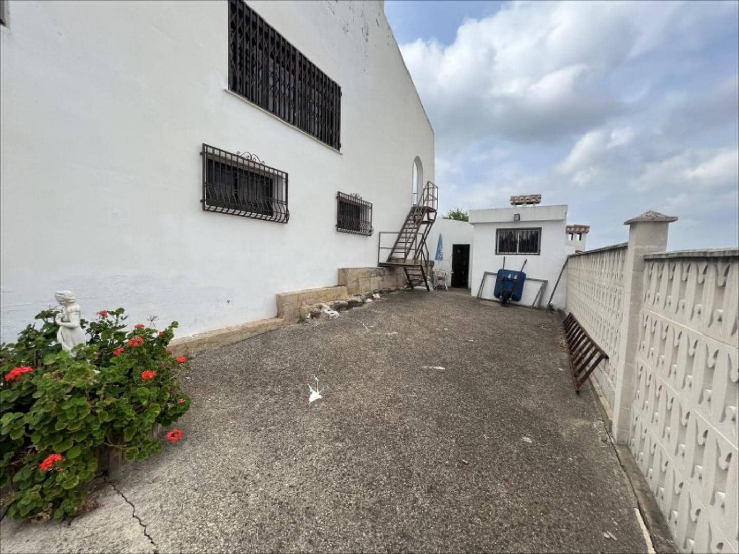 4 bedroom Villa for sale in Alzira with pool - € 550,000 (Ref: 9505963)