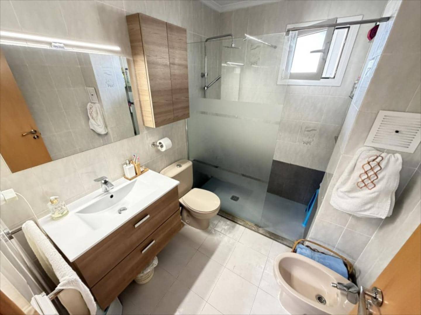 4 bedroom Townhouse for sale in Guadassuar - € 220,000 (Ref: 9505967)