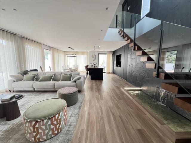 5 bedroom Villa for sale in Alzira with pool - € 995,000 (Ref: 9505971)