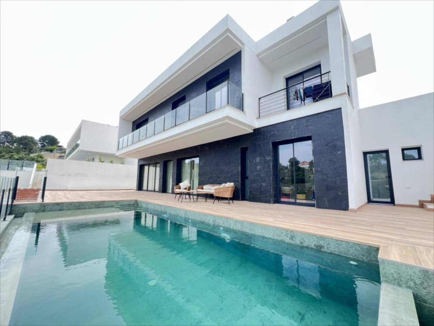 5 bedroom Villa for sale in Alzira with pool - € 995,000 (Ref: 9505971)