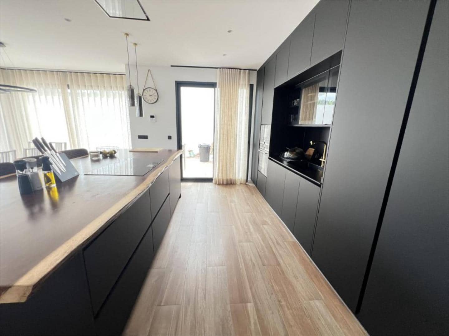 5 bedroom Villa for sale in Alzira with pool - € 995,000 (Ref: 9505971)