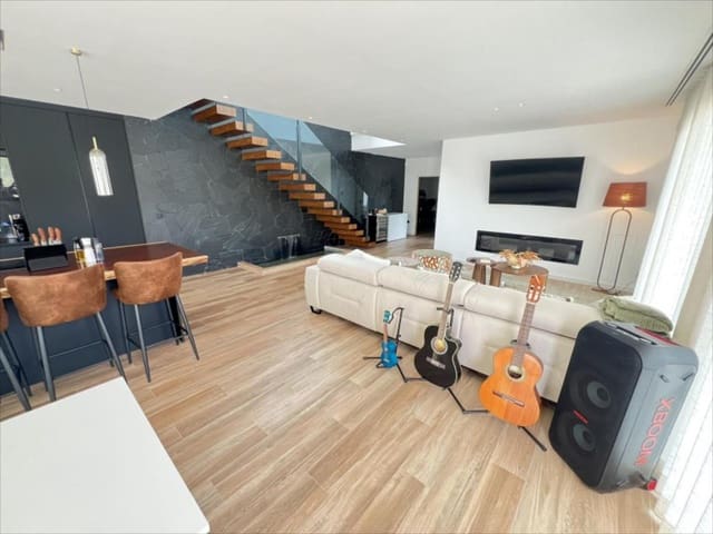 5 bedroom Villa for sale in Alzira with pool - € 995,000 (Ref: 9505971)