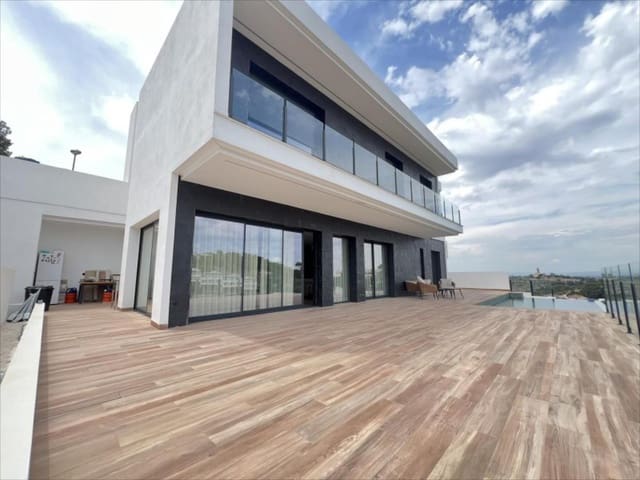 5 bedroom Villa for sale in Alzira with pool - € 995,000 (Ref: 9505971)