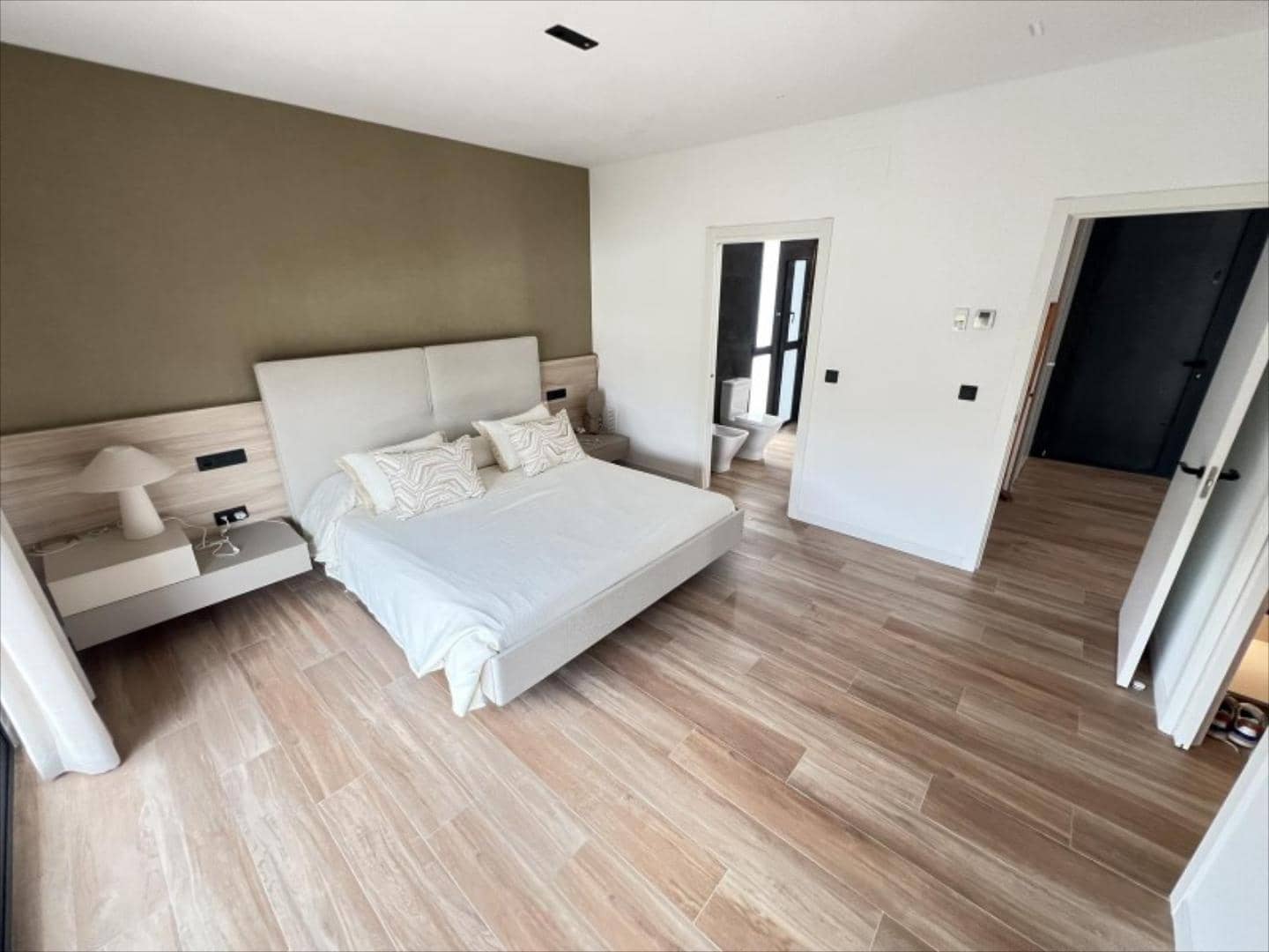 5 bedroom Villa for sale in Alzira with pool - € 995,000 (Ref: 9505971)