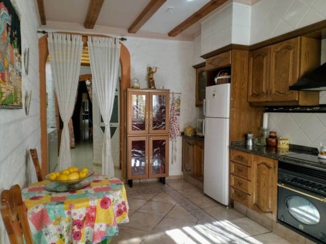 5 bedroom Finca/Country House for sale in Benigánim with garage - € 260,000 (Ref: 8437804)