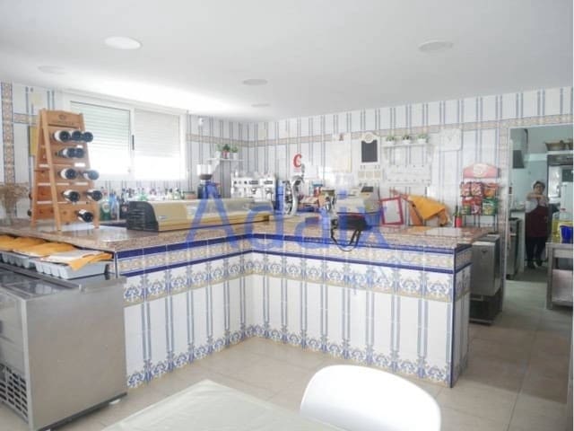 2 bedroom Commercial for sale in Xeraco - € 210,000 (Ref: 8437854)