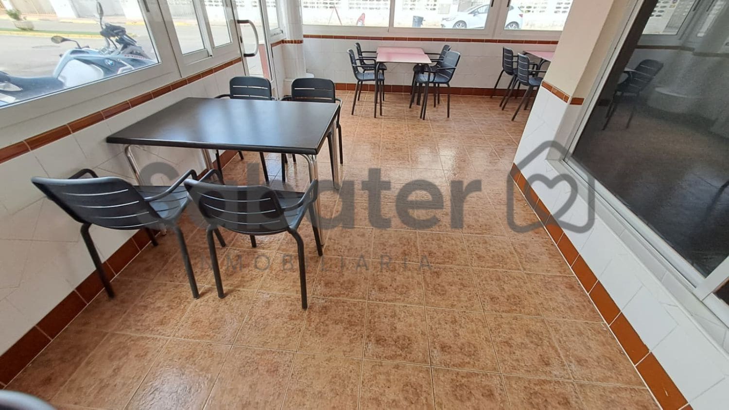 Commercial for sale in Piles - € 330,000 (Ref: 10061688)