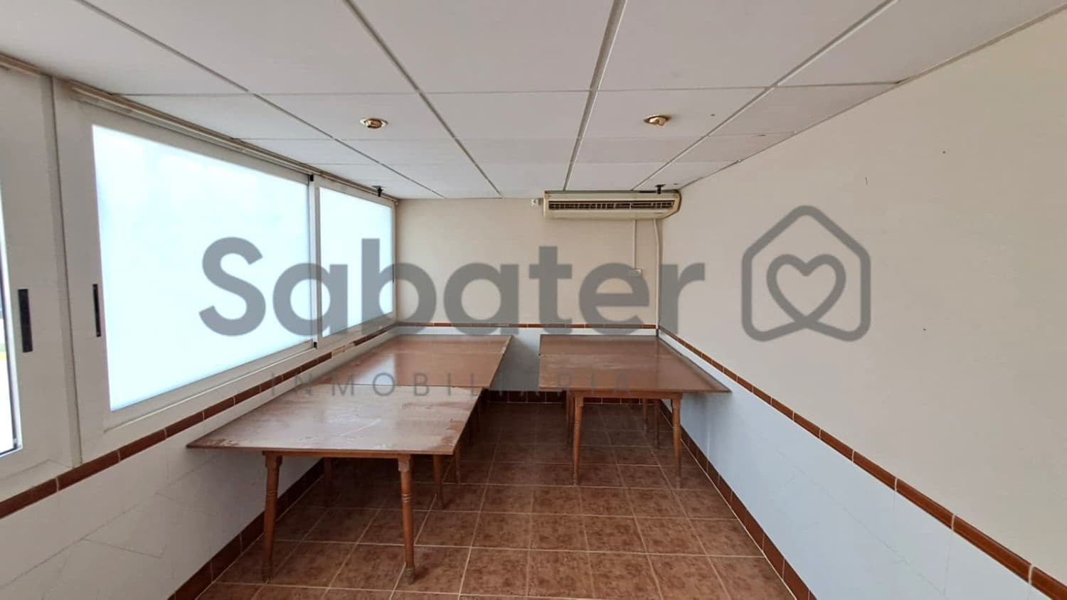 Commercial for sale in Piles - € 330,000 (Ref: 10061688)