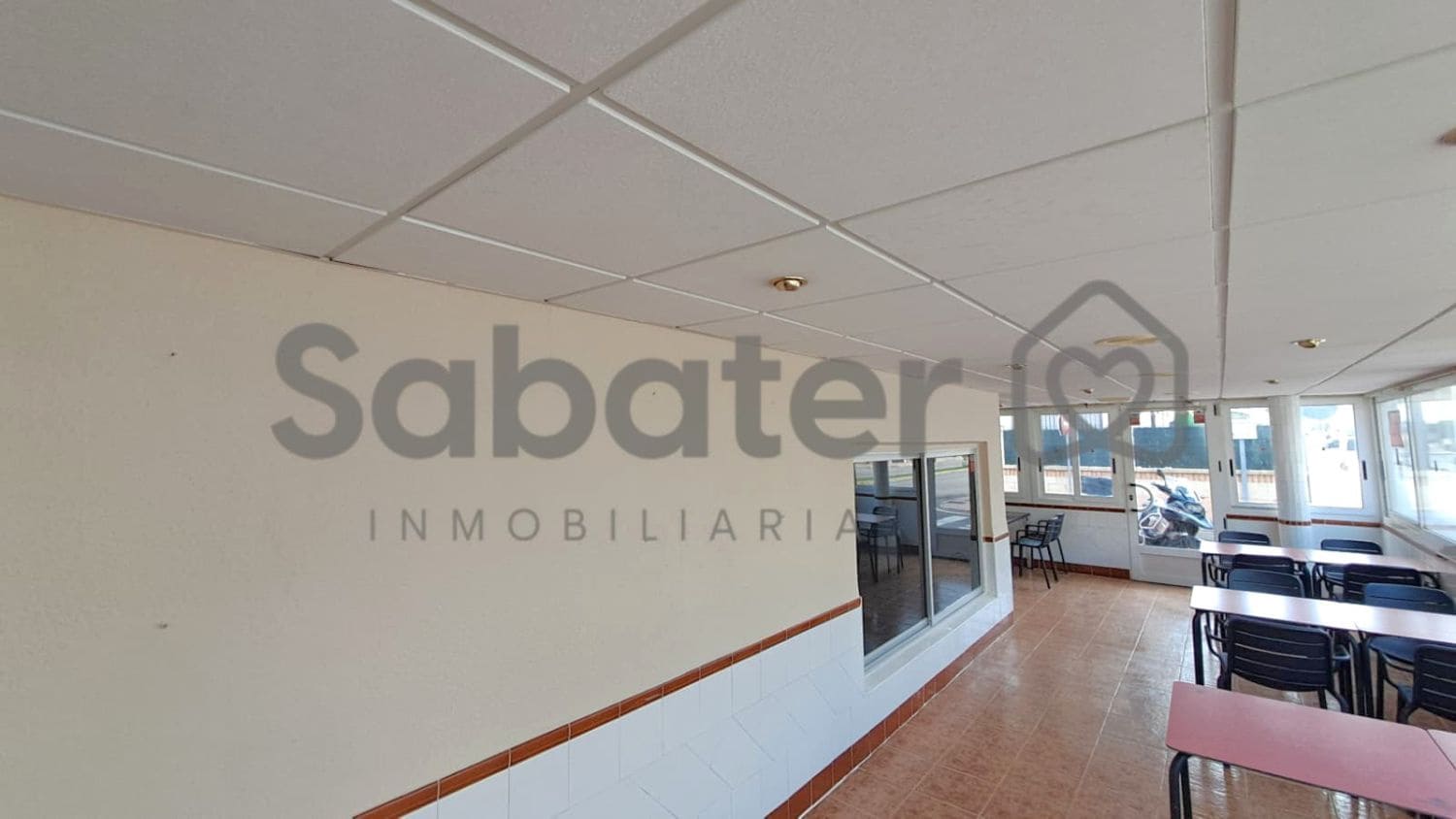 Commercial for sale in Piles - € 330,000 (Ref: 10061688)