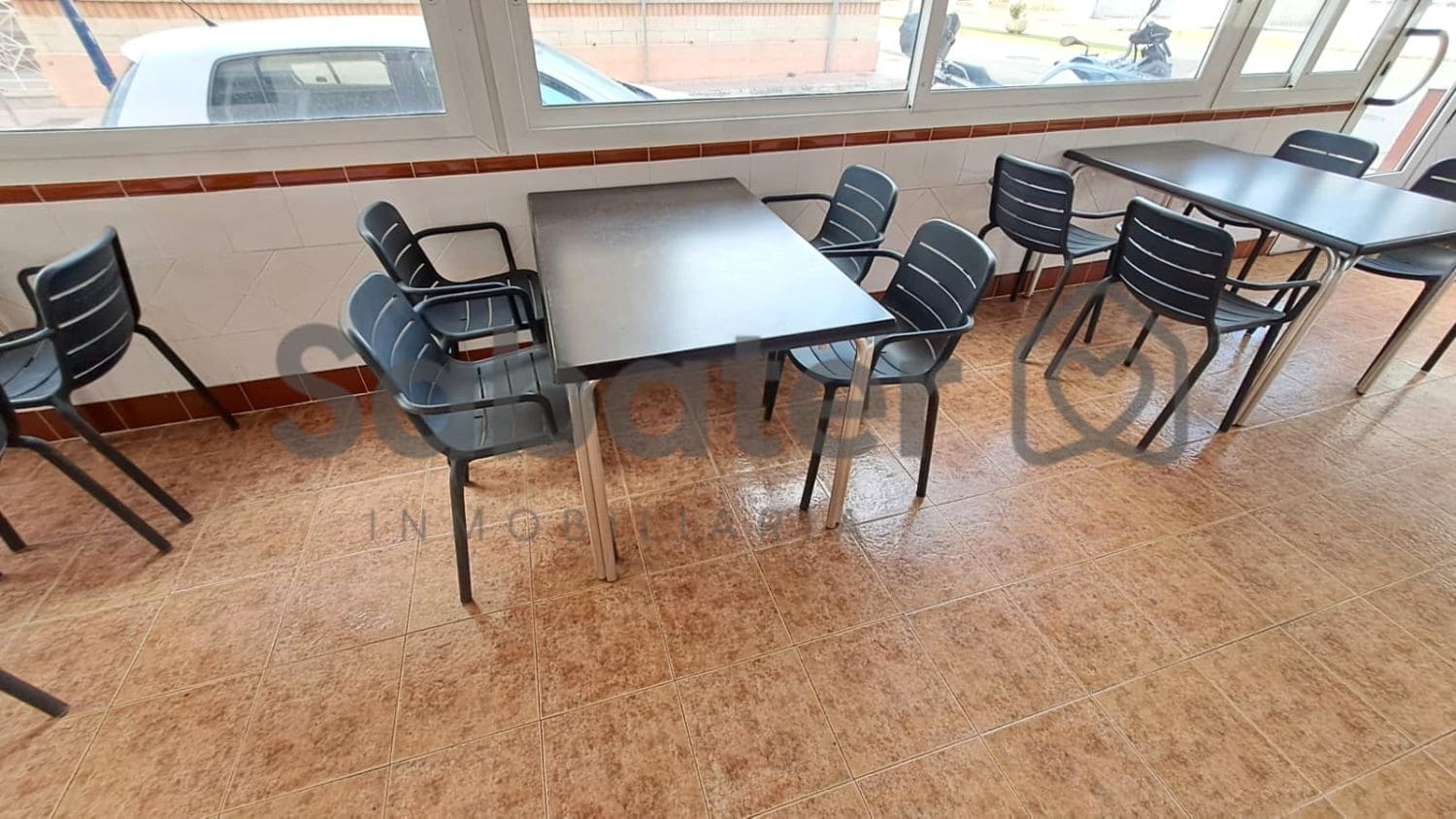 Commercial for sale in Piles - € 330,000 (Ref: 10061688)