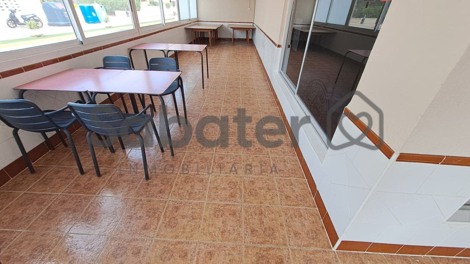 Commercial for sale in Piles - € 330,000 (Ref: 10061688)