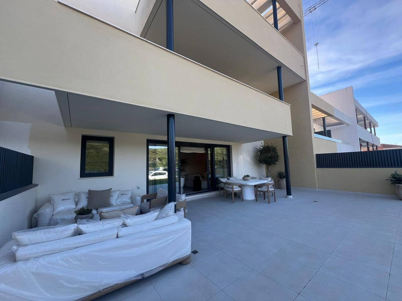 2 soverom Leilighet til salgs i Casares med svømmebasseng garasje - € 460 000 (Ref: 10000506)