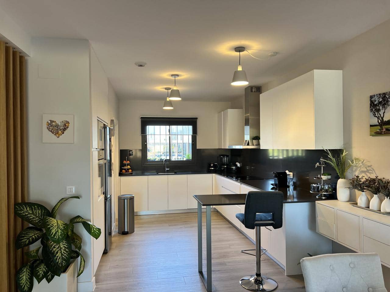4 soveværelse Villa til salg i San Roque med swimmingpool garage - € 869.000 (Ref: 10037746)