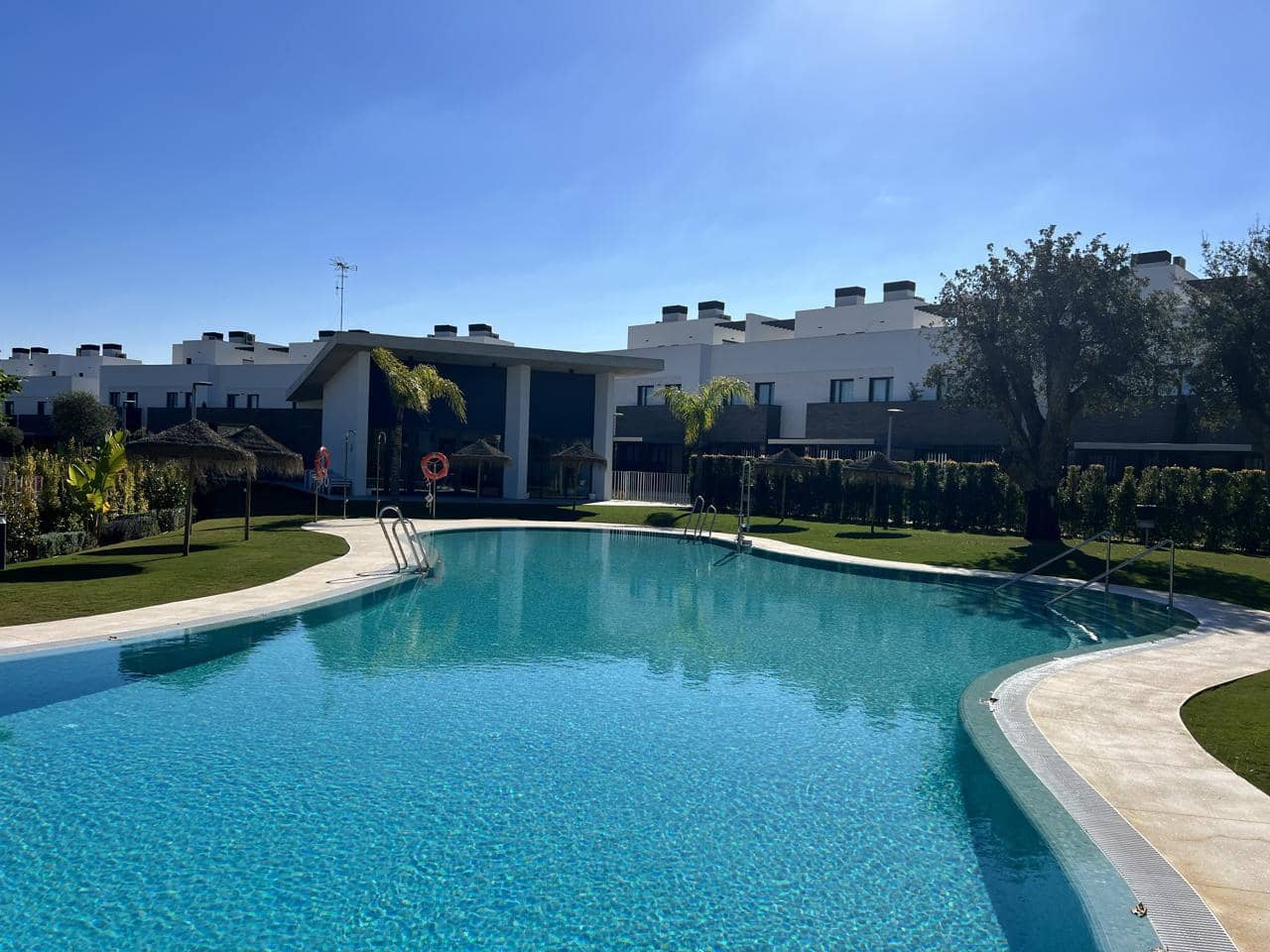 4 soveværelse Villa til salg i San Roque med swimmingpool garage - € 869.000 (Ref: 10037746)