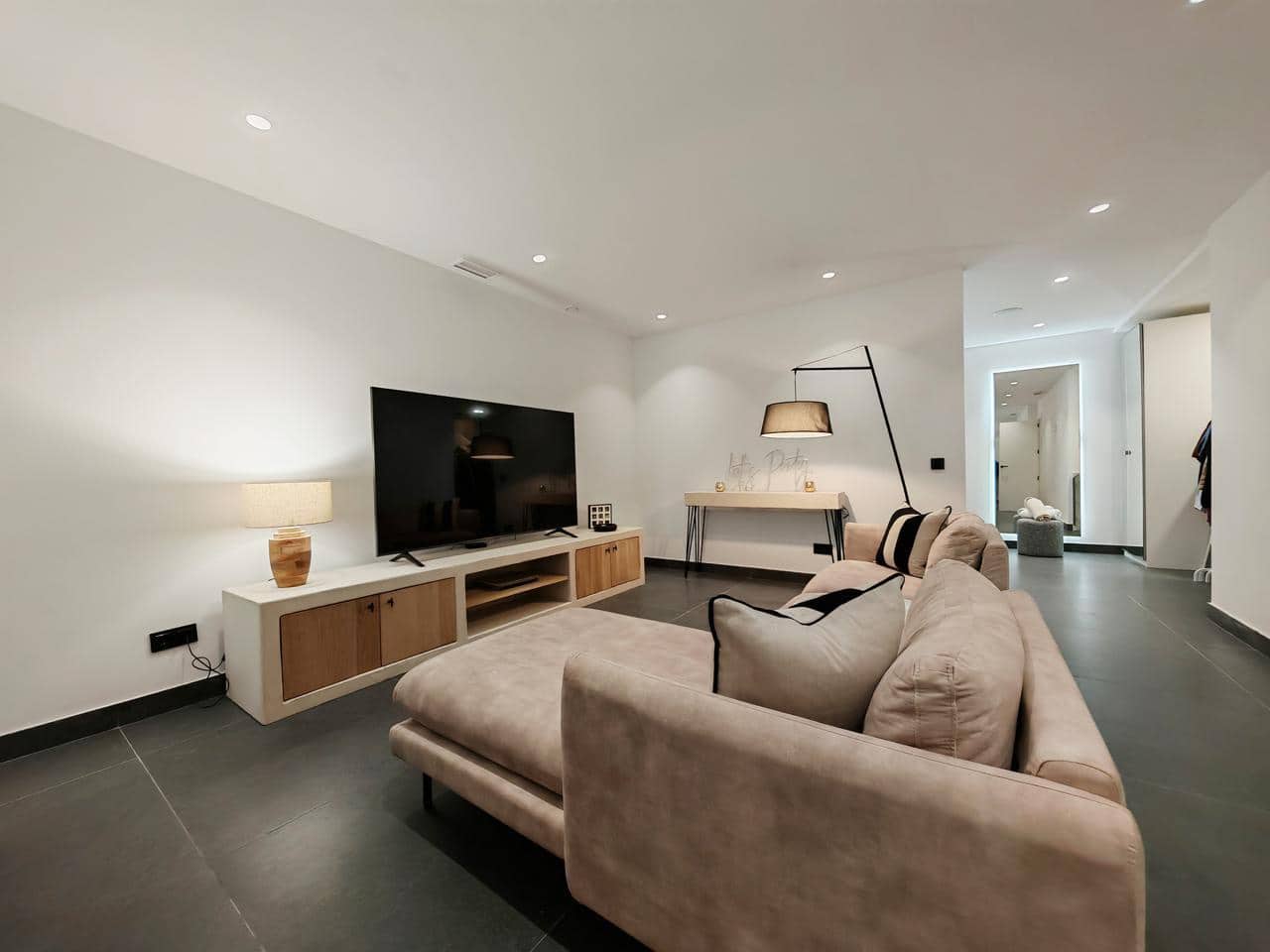 5 slaapkamer Villa te koop in Estepona met zwembad garage - € 1.395.000 (Ref: 10037760)