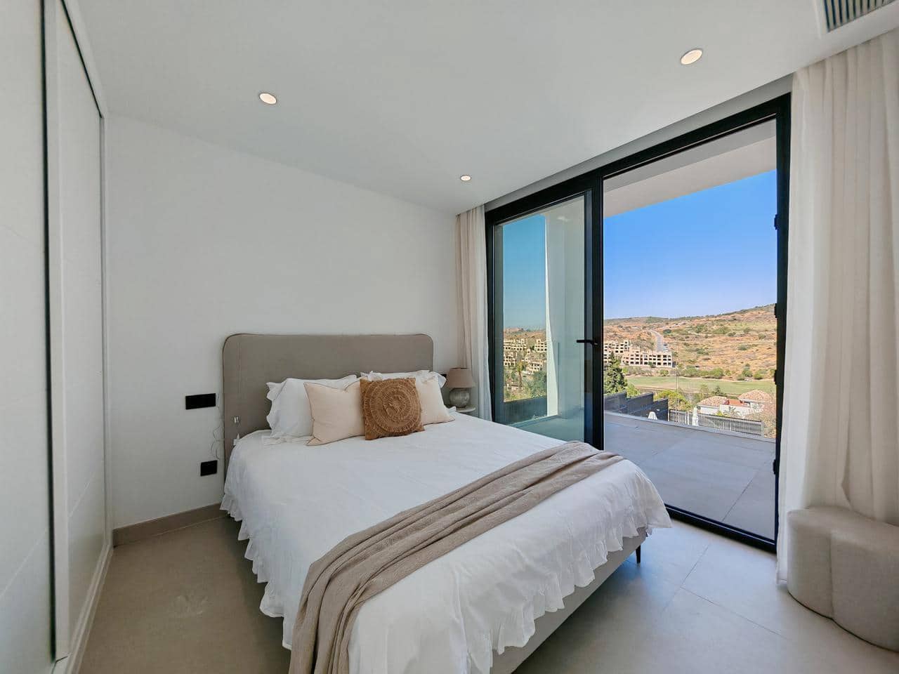 5 slaapkamer Villa te koop in Estepona met zwembad garage - € 1.395.000 (Ref: 10037760)