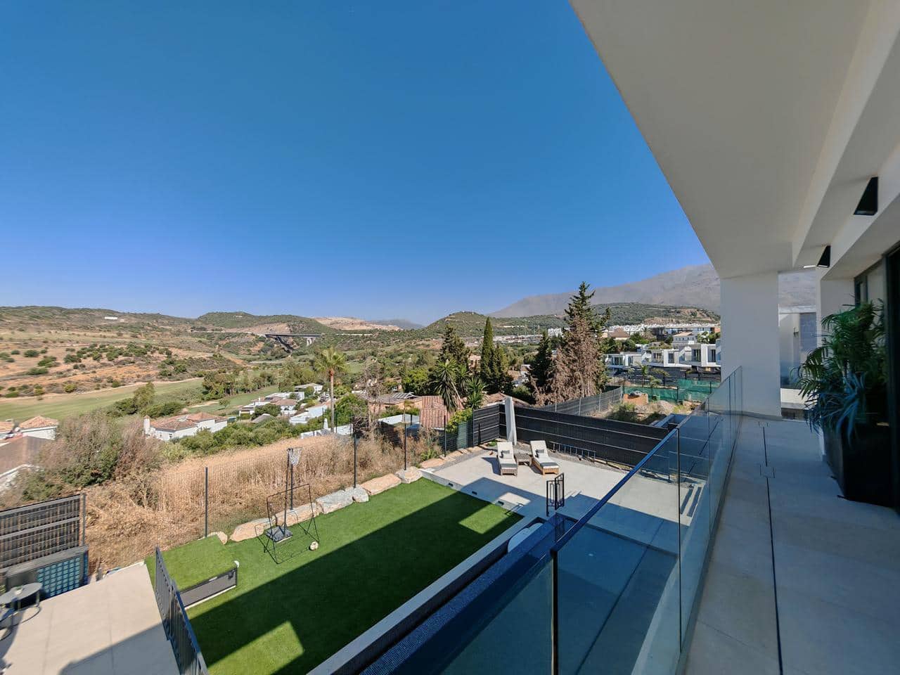 5 slaapkamer Villa te koop in Estepona met zwembad garage - € 1.395.000 (Ref: 10037760)