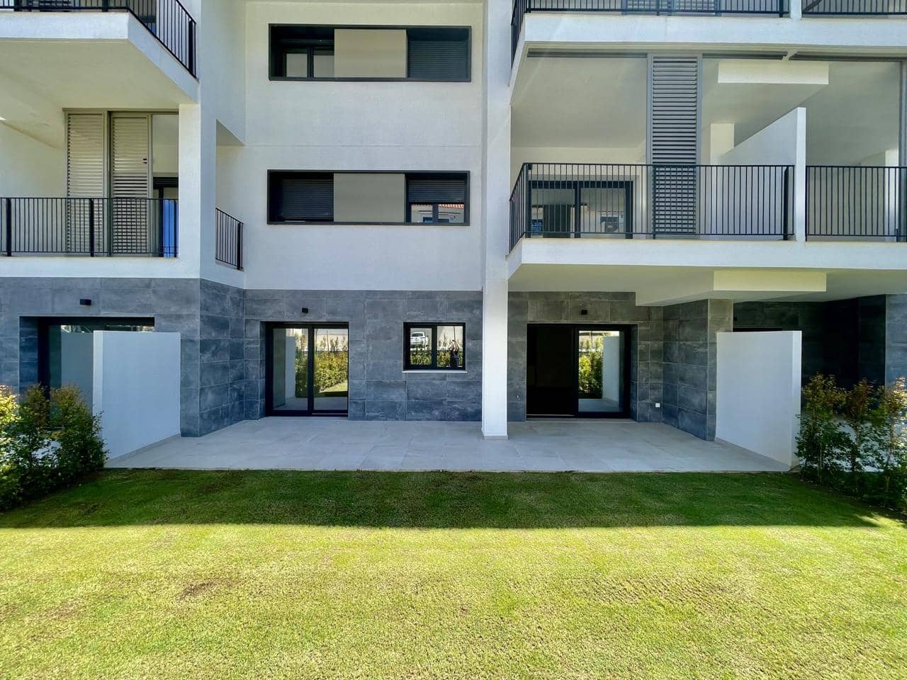 2 sypialnia Mieszkanie na sprzedaż w Estepona z basenem garażem - 580 000 € (Ref: 10046098)