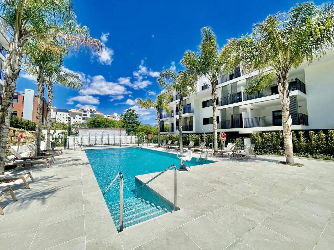 2 sypialnia Mieszkanie na sprzedaż w Estepona z basenem garażem - 580 000 € (Ref: 10046098)