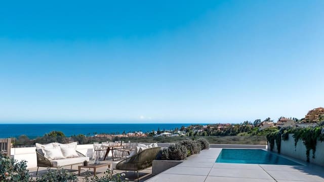 Piso de 2 habitaciones en Castillo de la Duquesa, Manilva en venta con piscina garaje - 575.000 € (Ref: 10097416)