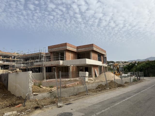 4 slaapkamer Villa te koop in Castillo de la Duquesa, Manilva met zwembad garage - € 1.070.000 (Ref: 10111110)