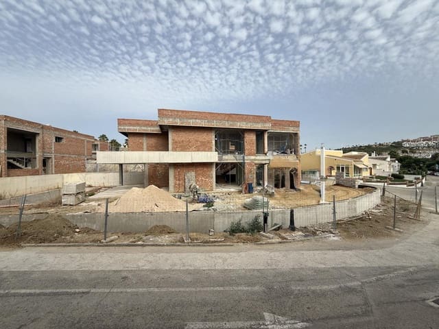 4 slaapkamer Villa te koop in Castillo de la Duquesa, Manilva met zwembad garage - € 1.070.000 (Ref: 10111110)