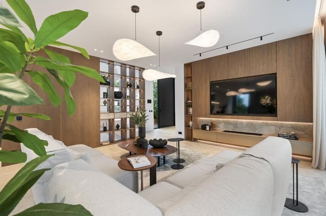 6 bedroom Villa for sale in Sierra Blanca, Marbella with pool garage - € 4,950,000 (Ref: 10140246)