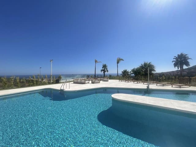 Piso de 2 habitaciones en San Luis de Sabinillas, Manilva en venta con piscina garaje - 495.000 € (Ref: 10145118)