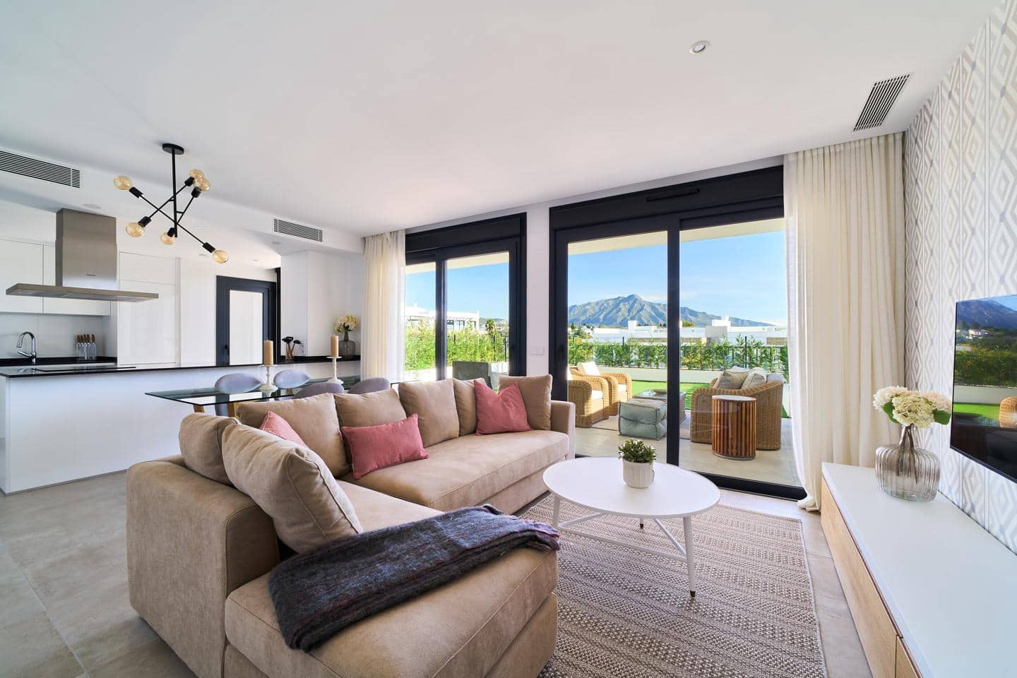 Piso de 2 habitaciones en Atalaya-Isdabe en venta con piscina garaje - 720.000 € (Ref: 10145251)