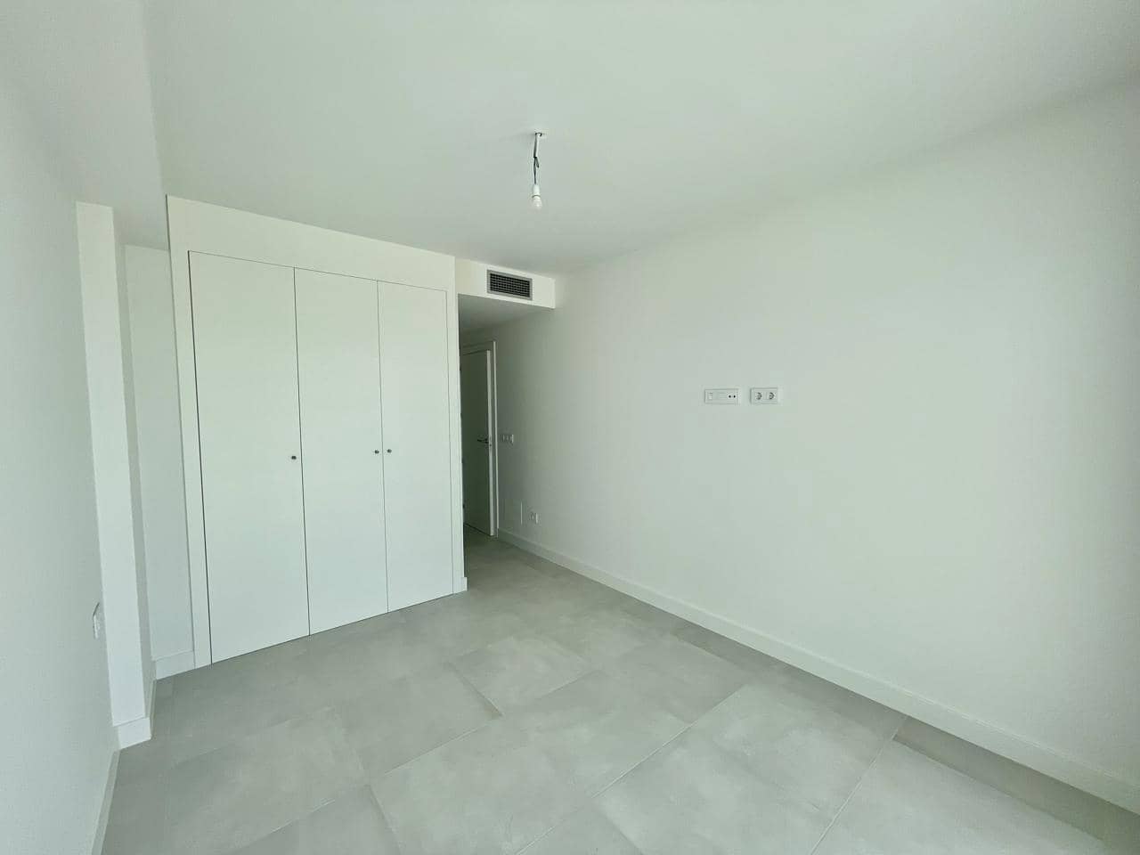 Piso de 2 habitaciones en Manilva en venta con piscina garaje - 495.000 € (Ref: 10158845)