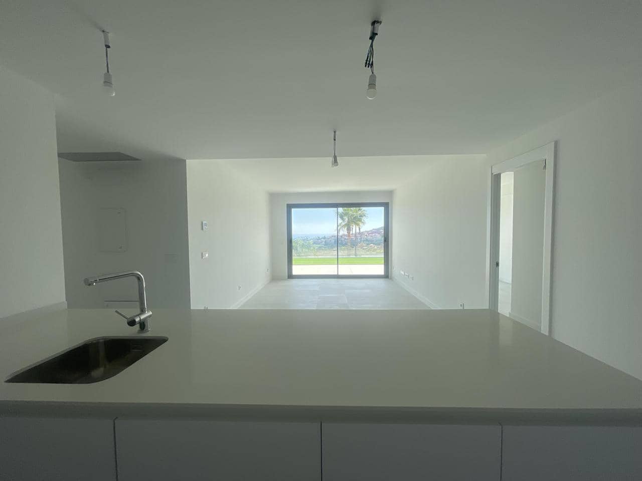 Piso de 2 habitaciones en Manilva en venta con piscina garaje - 495.000 € (Ref: 10158845)