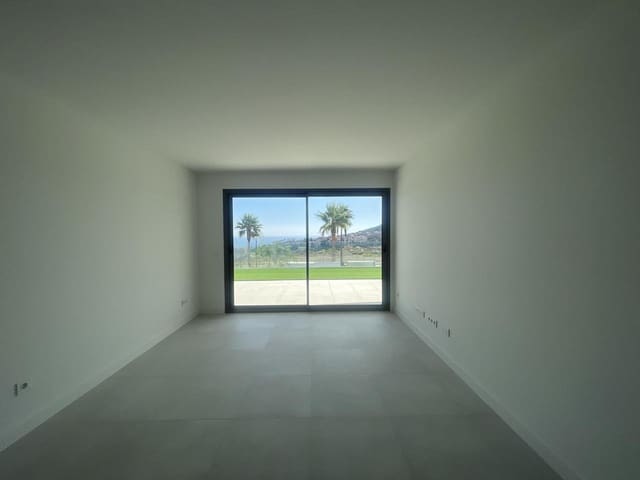Piso de 2 habitaciones en San Luis de Sabinillas, Manilva en venta con piscina garaje - 495.000 € (Ref: 10158845)