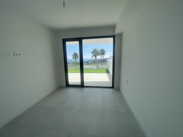 Piso de 2 habitaciones en San Luis de Sabinillas, Manilva en venta con piscina garaje - 495.000 € (Ref: 10158845)